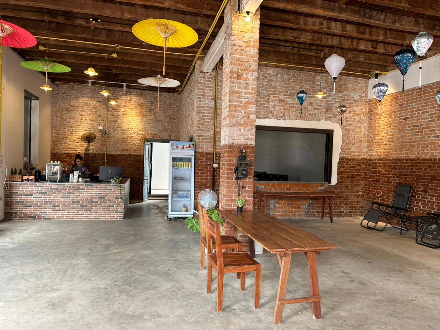 Via Thakhek Hostel & Cafe Exterior foto